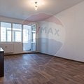 Apartament de vanzare 3 camere, în Bucureşti, zona Theodor Pallady