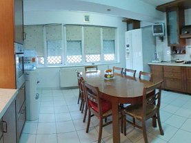 Casa de vânzare 11 camere, în Bucuresti, zona Basarabia