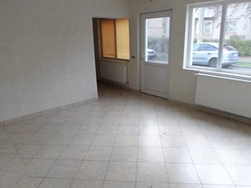 Vânzare spaţiu comercial
