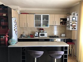 Apartament de vânzare 3 camere, în Cluj-Napoca, zona Buna Ziua