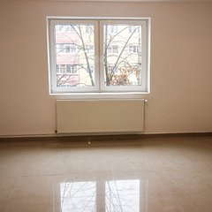 Închiriere spaţiu comercial