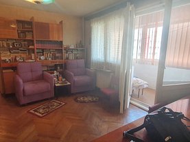 Apartament de vânzare 3 camere, în Bucureşti, zona Berceni