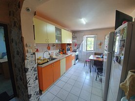 Apartament de vânzare 3 camere, în Bucureşti, zona Rahova