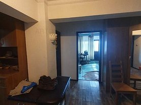 Apartament de vânzare 3 camere, în Bucureşti, zona Decebal