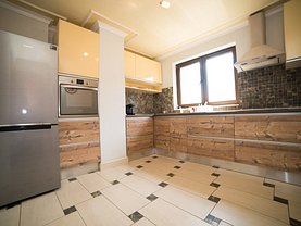Apartament de închiriat 3 camere, în Otopeni, zona Central