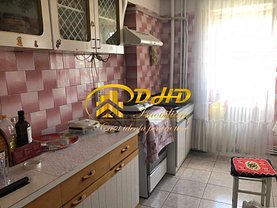 Apartament de vânzare 3 camere în Iasi, Bd. Independentei