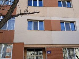 Apartament de vânzare 3 camere, în Alexandria, zona Central