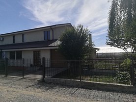 Casa 4 camere în Golesti