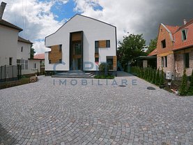 Casa de închiriat 14 camere, în Cluj-Napoca, zona Central