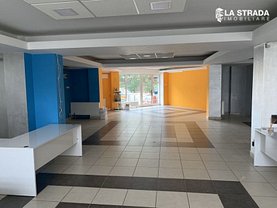 Închiriere spaţiu comercial