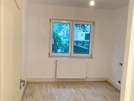 Apartament de vânzare 2 camere, în Buhusi, zona Central