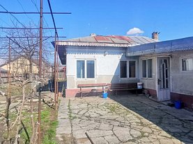 Casa de vânzare 4 camere, în Bacău, zona Şerbăneşti