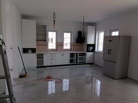 Casa de vânzare 3 camere, în Dumbrăviţa