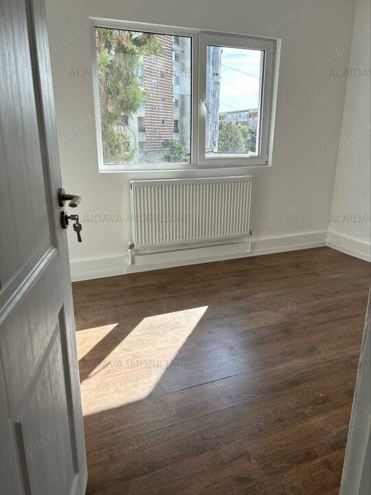 Centru-apartament 4 camere,renovat,gaze