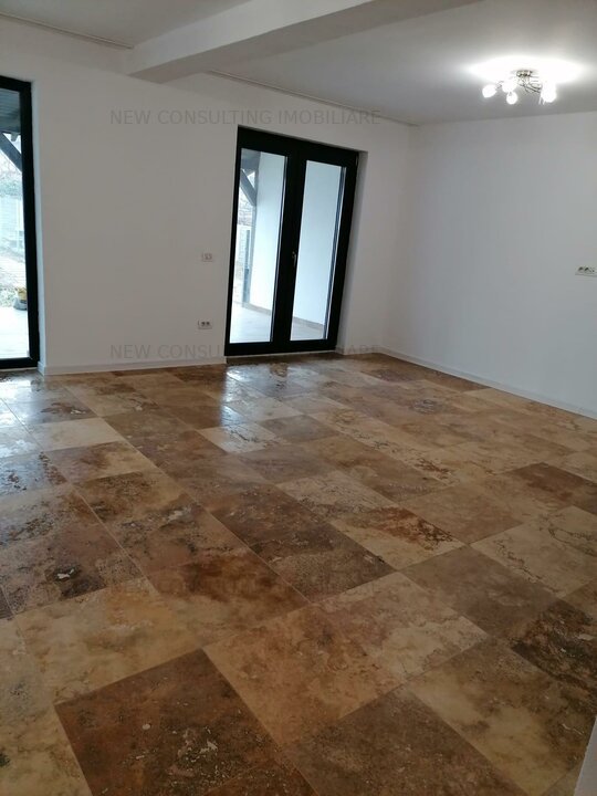 O jumatate de duplex, 5 camere zona friedorf