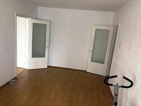 Apartament de vânzare 3 camere, în Ploieşti, zona 9 Mai