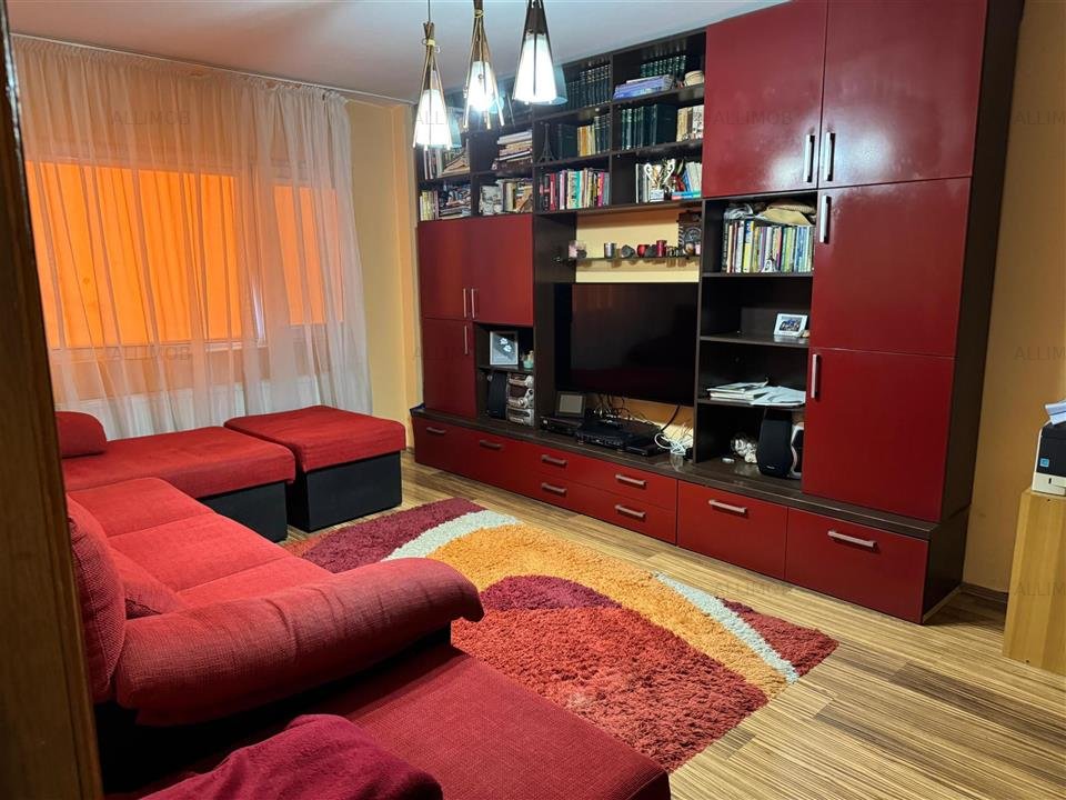 Inchiriere apartament 4 camere Zona 9 Mai