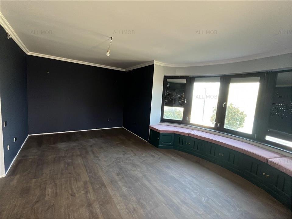 Eleganta la malul lacului- Vila premium cu ponton privat.