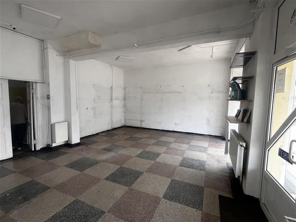 Spatiu comercial de 120 mp in Plopeni, zona cu vad .