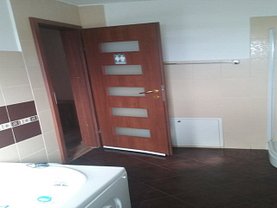 Apartament de vânzare 3 camere, în Bacau, zona Central