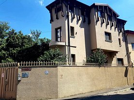 Casa de închiriat 9 camere, în Bucuresti, zona Decebal