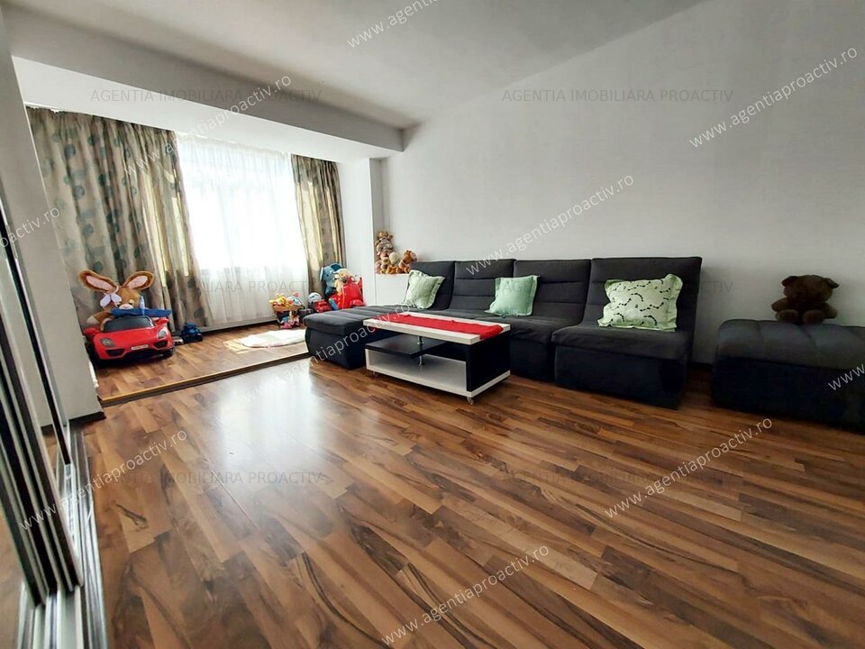 Apartament 4 camere Micro 18, etaj 6, centrala termica