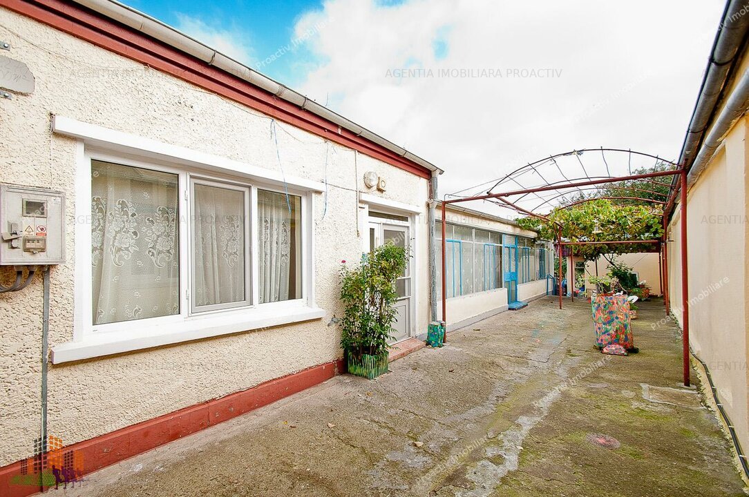 Casa in Galati cu teren in suprafata de 593 mp! Singur in curte!
