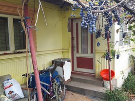 Casa de vânzare 2 camere, în Lipia