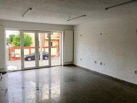 Vânzare spaţiu comercial