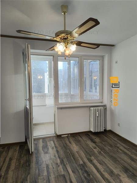 Vnazare apartament trei camere zona