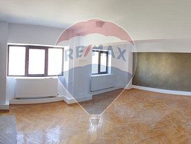 Apartament de vânzare 3 camere, în Focsani, zona Central