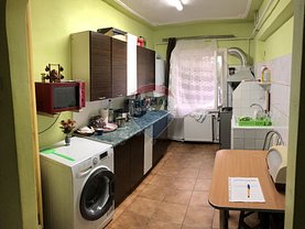 Apartament de vânzare 4 camere, în Focsani, zona Sud