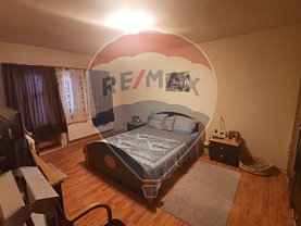 Apartament de vânzare 3 camere, în Focşani, zona Sud