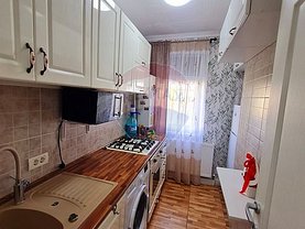 Apartament de vânzare 3 camere, în Focşani, zona Sud