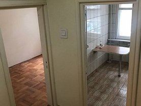Apartament de vânzare 3 camere, în Galati, zona Micro 17