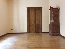 Apartament de închiriat 3 camere, în Arad, zona Ultracentral