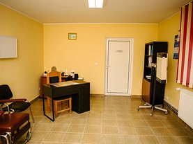 Apartament de vânzare 3 camere, în Arad, zona Boul Roşu