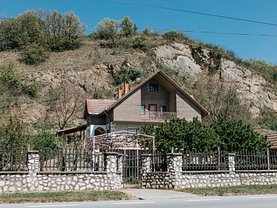 Casa de vânzare 7 camere, în Paulis