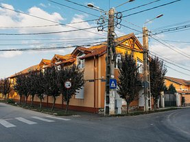 Casa de vânzare 8 camere, în Arad, zona Confecţii