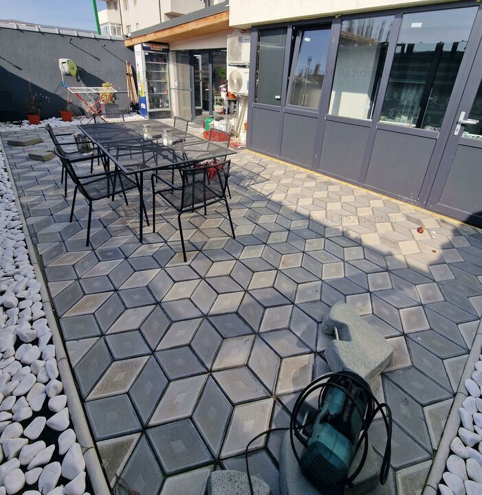 Apartament cu 4 camere + curte proprie zona  Grand Arena