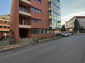 Casa de vânzare sau de închiriat 30 camere, în Bucureşti, zona Nordului