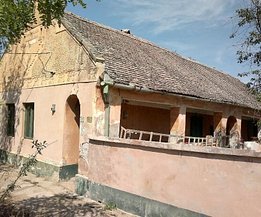 Casa de vânzare sau de închiriat 3 camere, în Gad