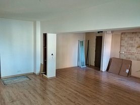 Vânzare spaţiu comercial