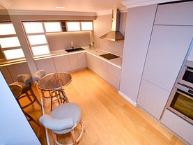 Apartament de vânzare 3 camere, în Bucureşti, zona P-ţa Victoriei