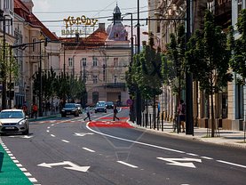 Închiriere spaţiu comercial