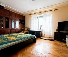 Apartament de vanzare 4 camere, în Oradea, zona Central