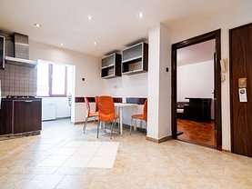 Apartament de vânzare 3 camere în Oradea, Dacia