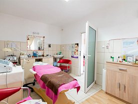 Vânzare spaţiu comercial