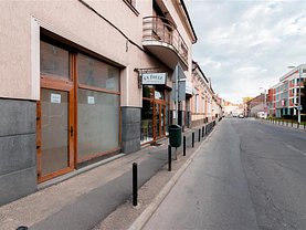 Vânzare spaţiu comercial