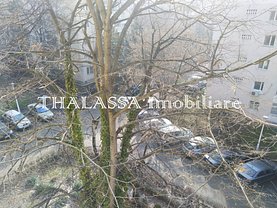 Apartament de vânzare 3 camere, în Craiova, zona Calea Bucuresti